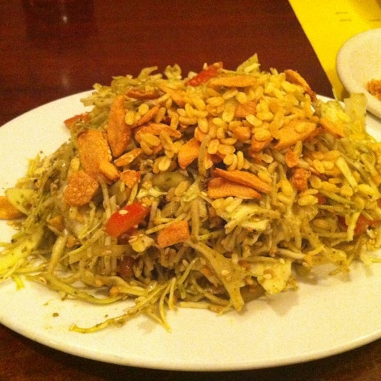 Das Foto wurde bei Mandalay Restaurant &amp; Cafe von Gabe B. am 11/4/2012 aufgenommen