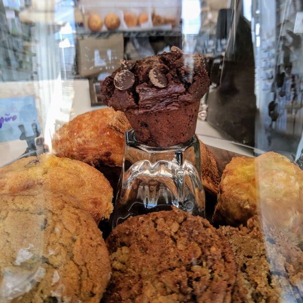 Foto diambil di Sweet Passion Bakery oleh Catarina L. pada 9/10/2019