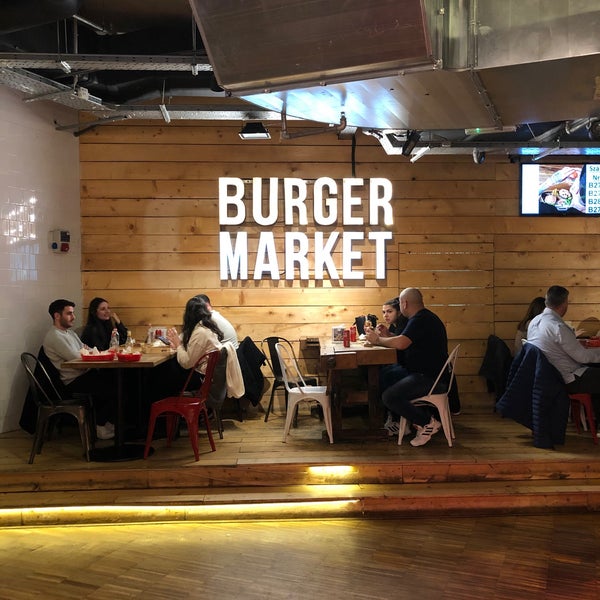 Foto diambil di Burger Market - Király u. oleh Matea B. pada 3/19/2022
