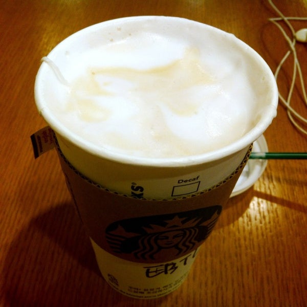 Снимок сделан в Starbucks пользователем yun 6/5/2013
