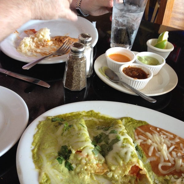 Das Foto wurde bei Costa Pacifica - San Antonio Seafood Restaurant von Rose Marie E. am 7/4/2014 aufgenommen