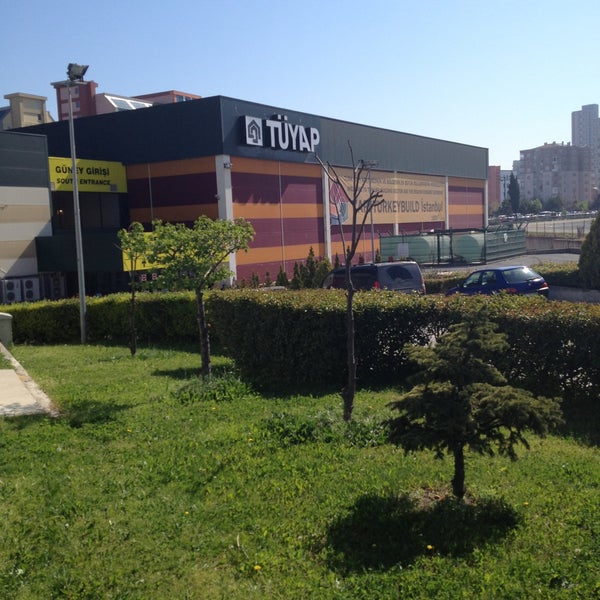 Photo taken at Tüyap Fuar ve Kongre Merkezi by Ercan on 4/27/2013