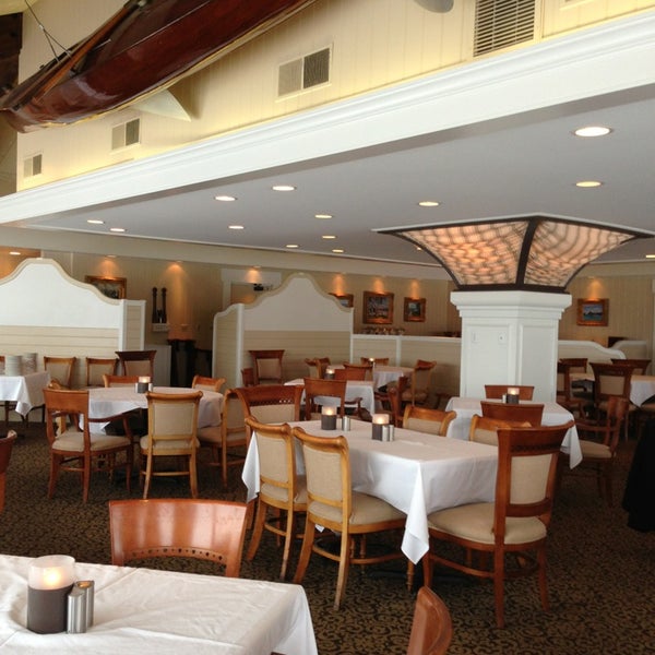 Снимок сделан в Stafford&#39;s Pier Restaurant пользователем Brenda L. 3/6/2013