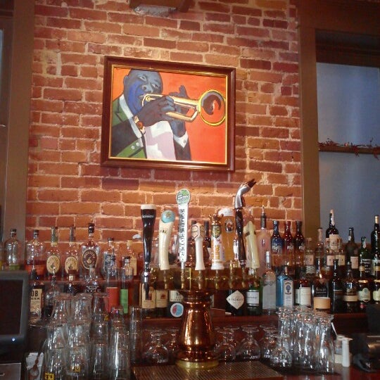 12/5/2012 tarihinde Justin P.ziyaretçi tarafından Uptown Cafe'de çekilen fotoğraf