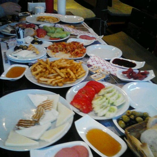 Foto tomada en Şat Pub  por Erhan B. el 10/21/2012