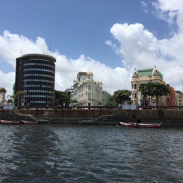 O passeio é muito bom, são apresentados os principais pontos turísticos pela perspectiva do rio Capibaribe. Se não tiver muito tempo para conhecer Recife, sugiro esse passeio.