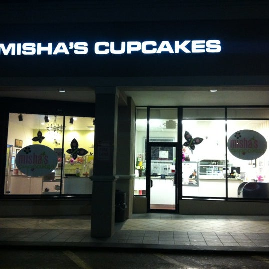 รูปภาพถ่ายที่ Misha&#39;s Cupcakes โดย Justin M. เมื่อ 10/17/2012
