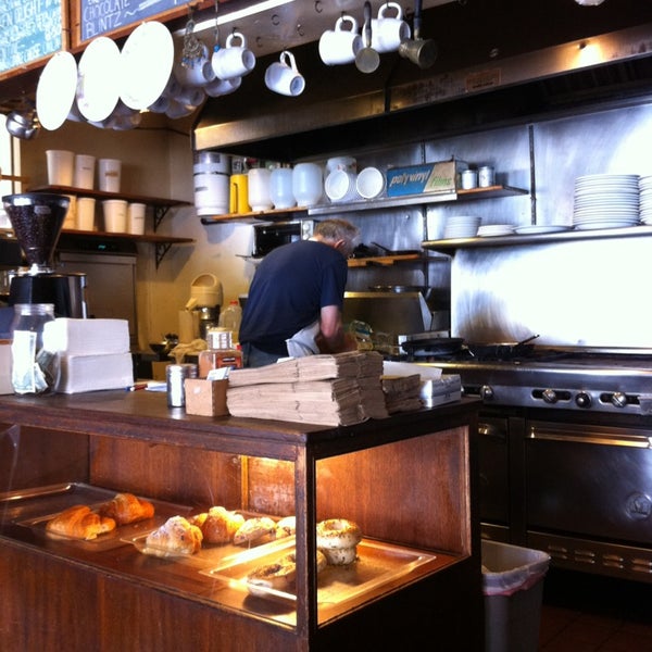 2/25/2013 tarihinde Scott M.ziyaretçi tarafından Higher Grounds Coffeehouse'de çekilen fotoğraf
