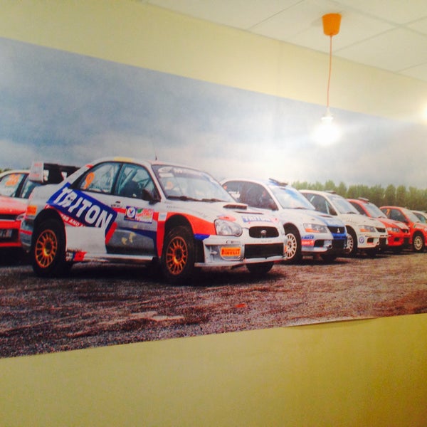 Ралли парк. Wrc сервис. Парк сервиса wrc. Технопарк rally sport. Зрители на ралли.