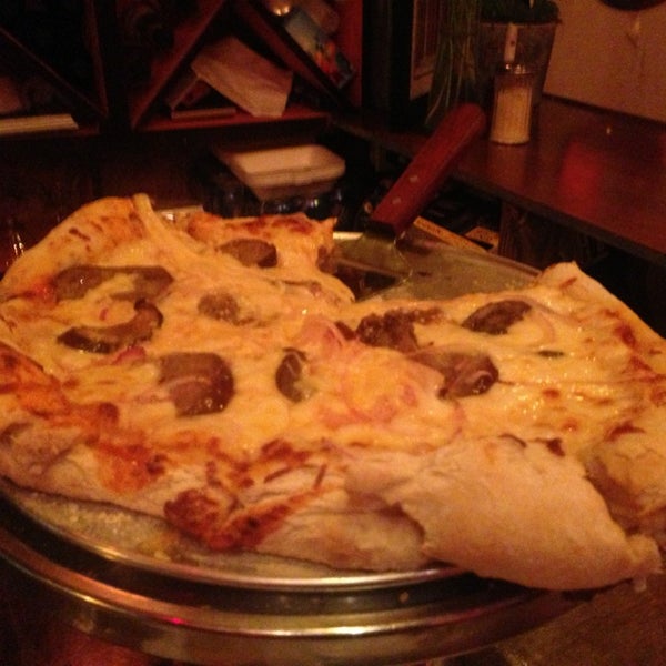 8/31/2013 tarihinde Veroshk W.ziyaretçi tarafından Si No Corro Me Pizza'de çekilen fotoğraf