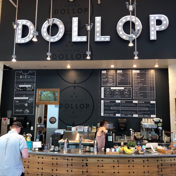 รูปภาพถ่ายที่ Dollop Coffee &amp; Tea โดย Haowei C. เมื่อ 5/26/2018