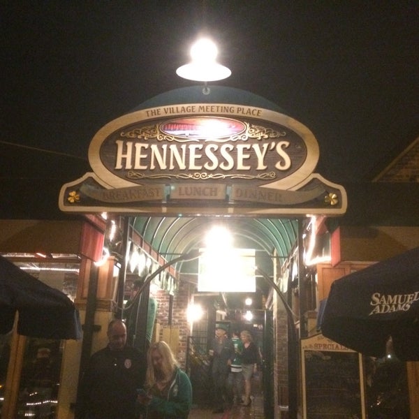 Photo taken at Hennessey&#39;s Tavern by Haowei C. on 3/18/2015
