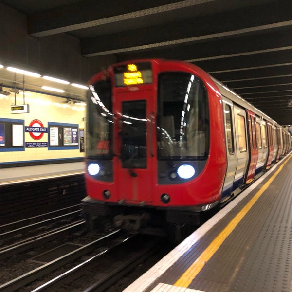 Foto tirada no(a) Paddington London Underground Station (Hammersmith &amp; City and Circle lines) por Haowei C. em 9/3/2018