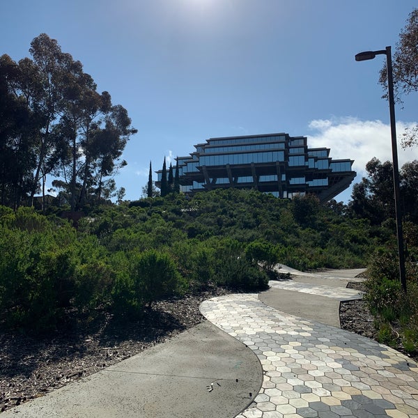 UCSD Snake Path Garden