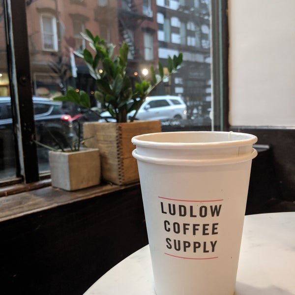 Foto scattata a Ludlow Coffee Supply da Sydney M. il 5/23/2019