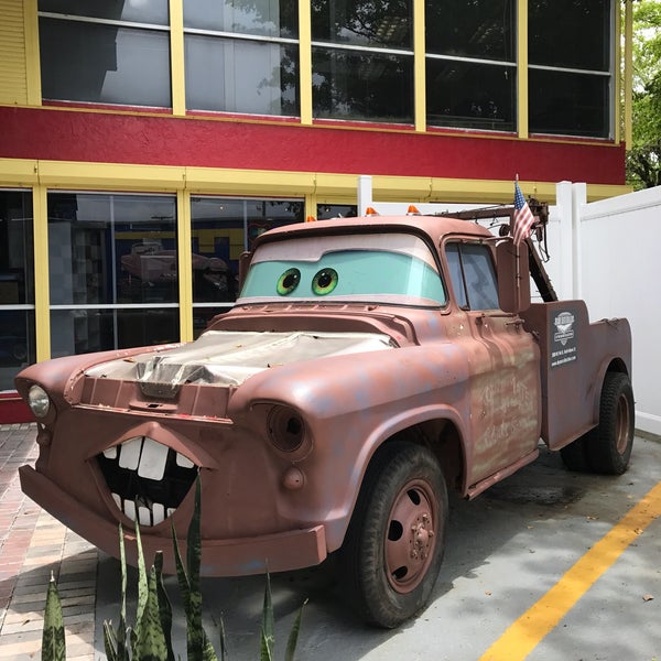 6/10/2017 tarihinde Sera C.ziyaretçi tarafından Miami&#39;s Auto Museum at the Dezer Collection'de çekilen fotoğraf
