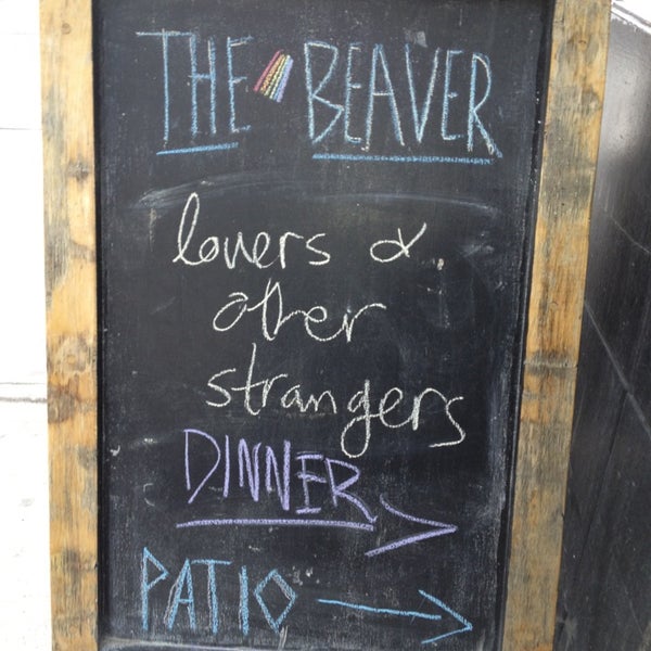 รูปภาพถ่ายที่ The Beaver Café โดย ritz c. เมื่อ 5/27/2013