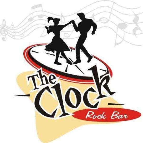 รูปภาพถ่ายที่ The Clock Rock Bar โดย Karen O. เมื่อ 2/17/2013