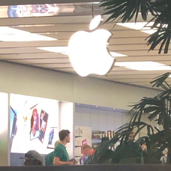 Fashion Place - Apple Store - Apple