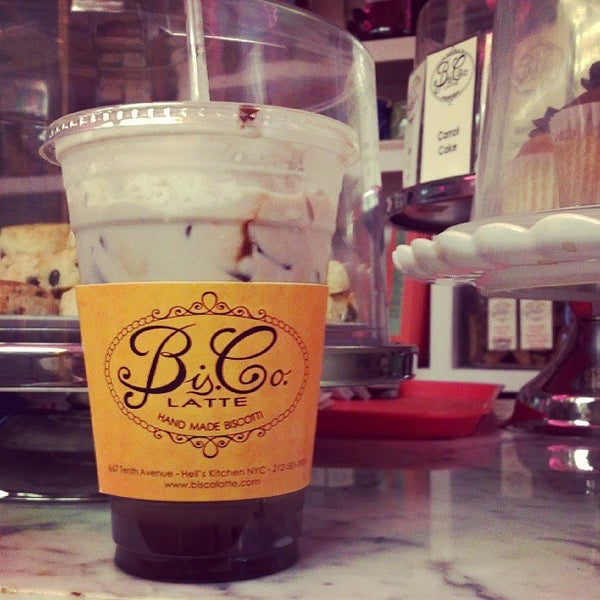 Foto diambil di Bis.Co.Latte oleh Beth G. pada 6/11/2013