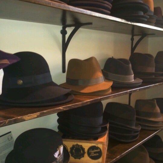 11/6/2012にTone M.がGoorin Bros. Hat Shop - Larimer Squareで撮った写真