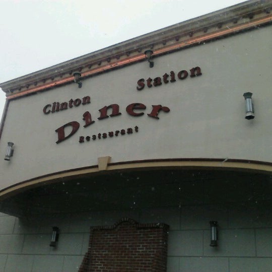 Foto tirada no(a) Clinton Station Diner por Kelsey L. em 1/15/2013