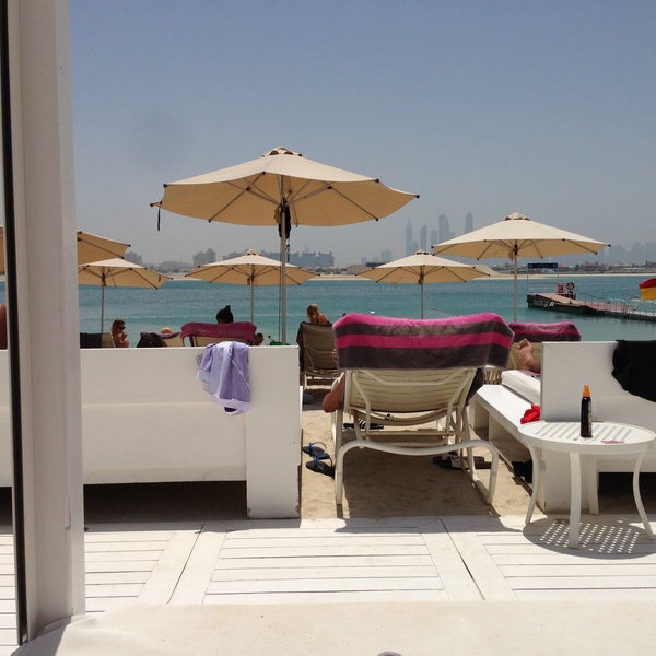 5/10/2013 tarihinde Håkan F.ziyaretçi tarafından WHITE Beach Dubai'de çekilen fotoğraf