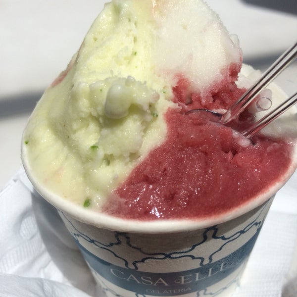 Gelateria com receitas italianas.Preço justo, sabores incríveis com frutas orgânicas ou ingredientes de primeira como baunilha ou o chocolate fondant. Não perca o abacaxi detox e a granita de laranja.