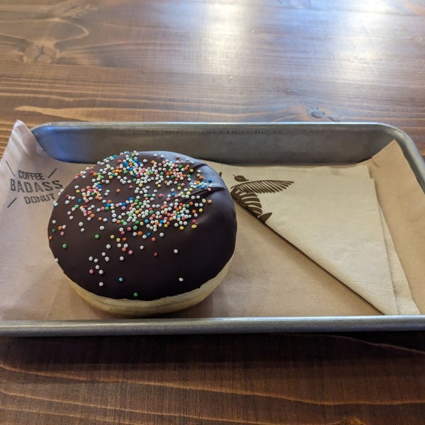Das Foto wurde bei Badass Coffee &amp; Donut von Dani am 1/6/2023 aufgenommen