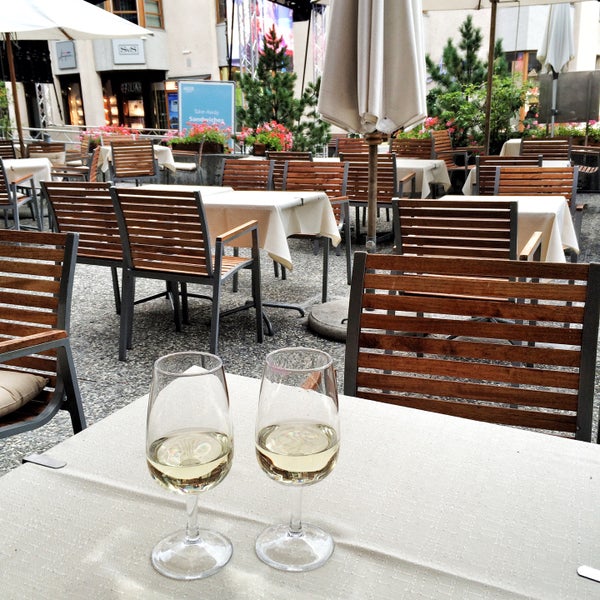 8/20/2015 tarihinde Elena M.ziyaretçi tarafından Restaurant Hauser'de çekilen fotoğraf