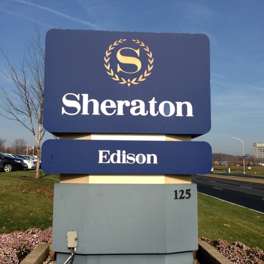 Photo taken at Sheraton Edison Hotel Raritan Center by Eddison C. on 12/4/2012