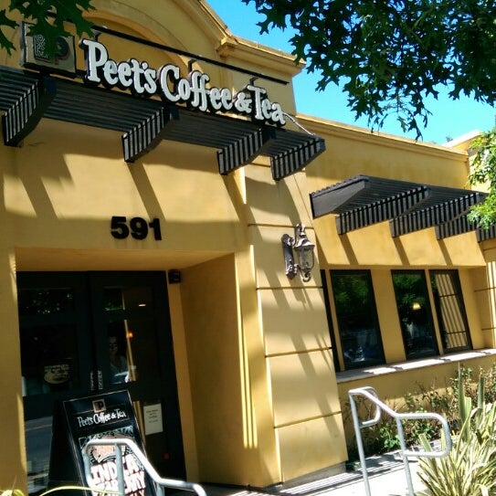 Photo taken at Peet&#39;s Coffee &amp; Tea by Adriano C. on 8/2/2014