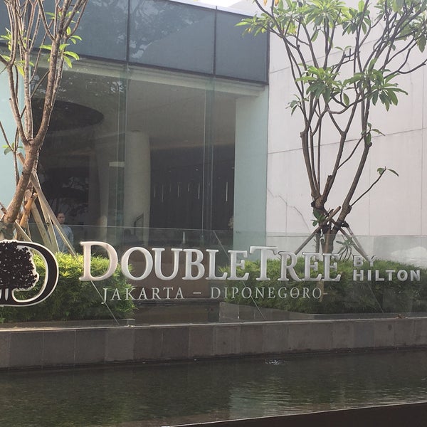 Das Foto wurde bei DoubleTree by Hilton Hotel Jakarta Diponegoro von YB L. am 10/16/2018 aufgenommen