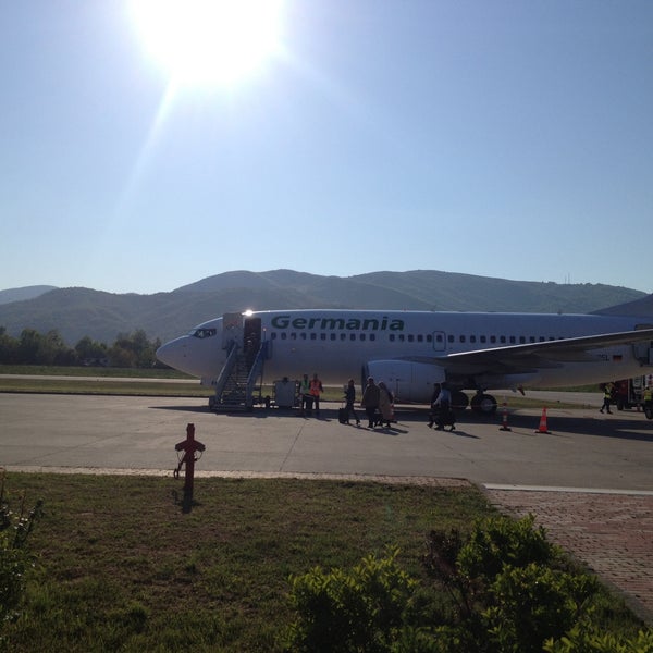 รูปภาพถ่ายที่ Zonguldak Havalimanı (ONQ) โดย Tuncay A. เมื่อ 4/25/2013