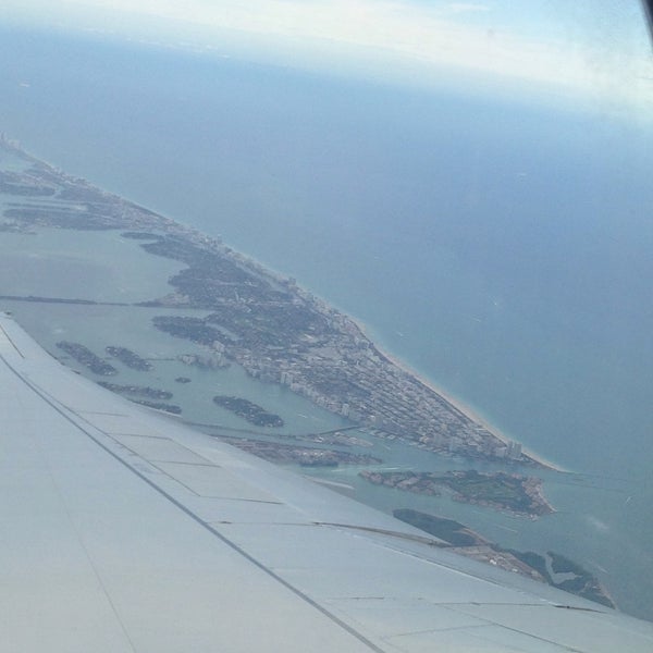 Foto scattata a Aeroporto Internazionale di Miami (MIA) da Oxana P. il 4/11/2015