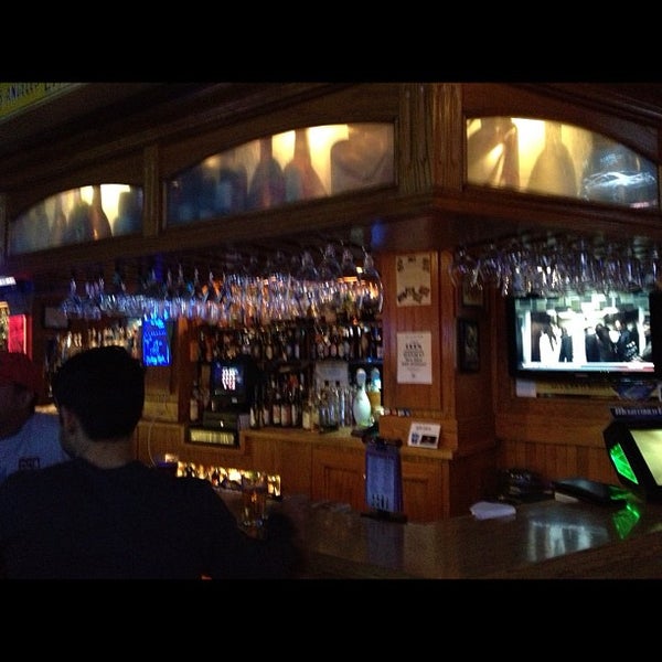 11/22/2012 tarihinde Jeremie A.ziyaretçi tarafından Leo&#39;s All-Star Sports Bar &amp; Grill'de çekilen fotoğraf
