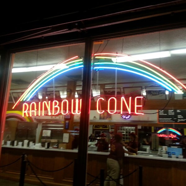 5/26/2013 tarihinde maryziyaretçi tarafından The Original Rainbow Cone'de çekilen fotoğraf