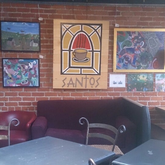 รูปภาพถ่ายที่ Santos Coffee House โดย Schiff เมื่อ 7/5/2014