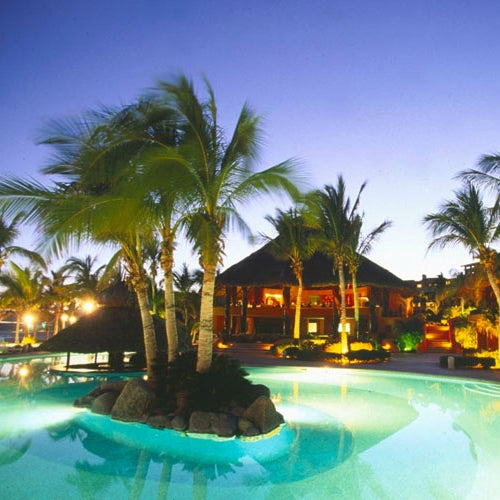 Bel Air Collection Resort & Spa está catalogado entre los mejores hoteles de Los Cabos, anímate a probar su selección de comida y acompañarlo con uno de sus cócteles.