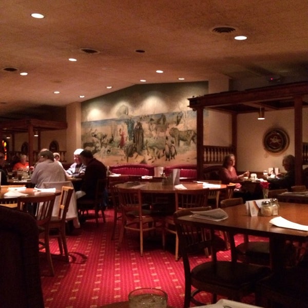 Foto tomada en Noah&#39;s Ark Restaurant &amp; Lounge  por Domestica h. el 3/6/2014