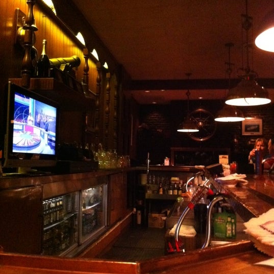 Foto tirada no(a) Noah&#39;s Ark Restaurant &amp; Lounge por Domestica h. em 10/25/2012