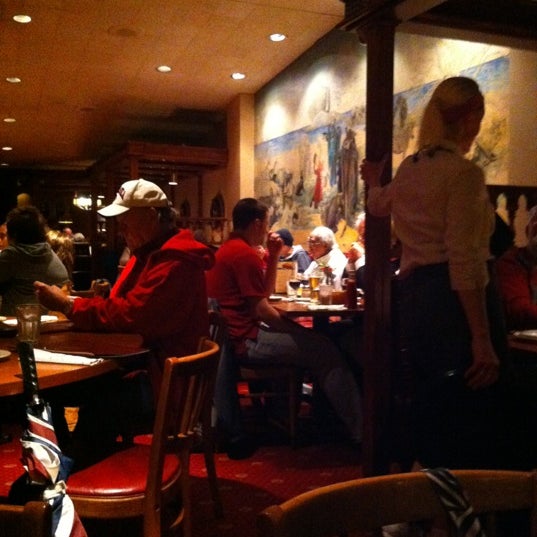 10/19/2012 tarihinde Domestica h.ziyaretçi tarafından Noah&#39;s Ark Restaurant &amp; Lounge'de çekilen fotoğraf