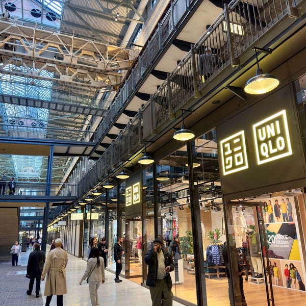 UNIQLO Clothing Store in Battersea