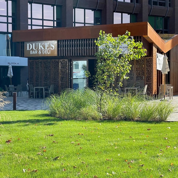 Duke’s Bar & Deli Restaurant in Woking