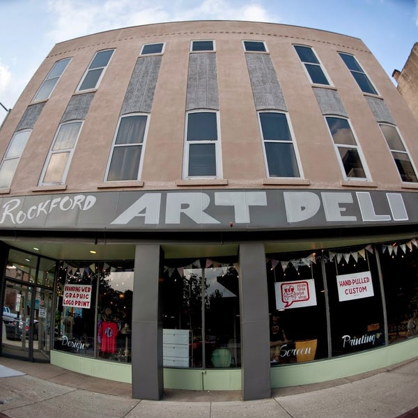 รูปภาพถ่ายที่ Rockford Art Deli โดย Jarrod H. เมื่อ 4/22/2015