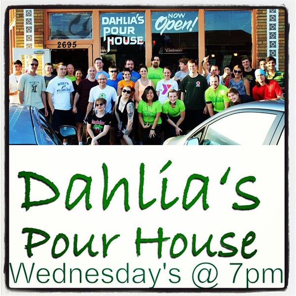 รูปภาพถ่ายที่ Dahlia&#39;s Pour House โดย Dahlia&#39;s P. เมื่อ 4/17/2013
