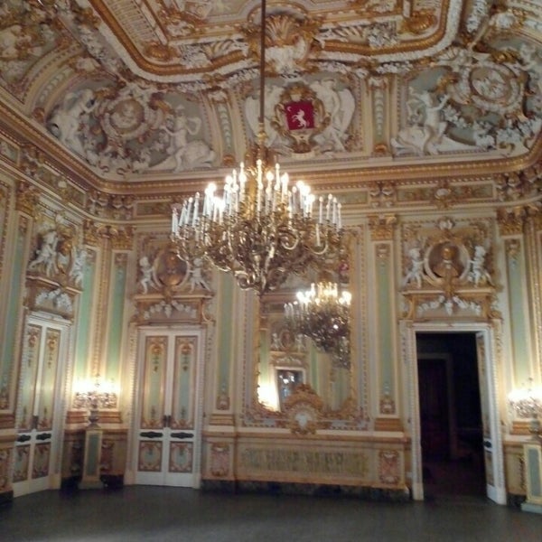 Das Foto wurde bei Palazzo Parisio von Arianna A. am 11/3/2016 aufgenommen