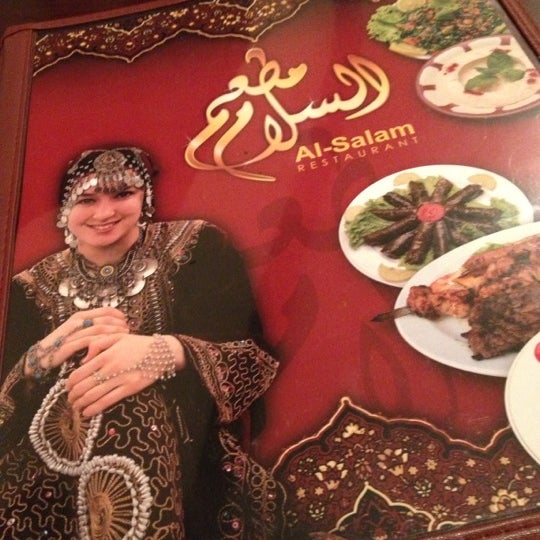 Foto tomada en Al Salam Restaurant and Market  por Hope el 11/24/2012