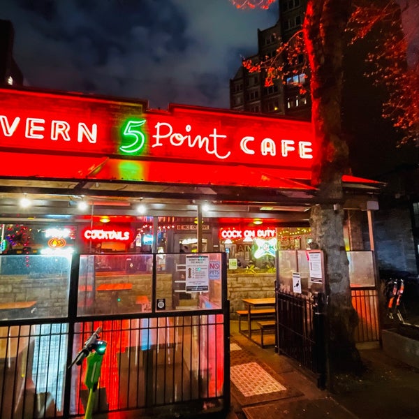 4/14/2022 tarihinde Allen J.ziyaretçi tarafından The 5 Point Cafe'de çekilen fotoğraf