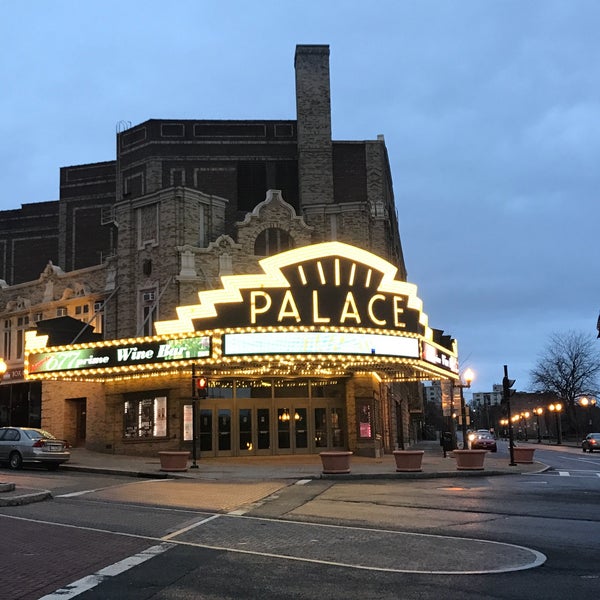 Foto tirada no(a) Palace Theatre por Allen J. em 4/4/2017